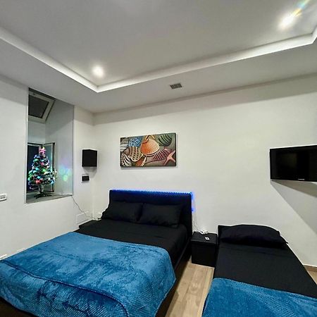 Golden House Apartment Наполи Екстериор снимка