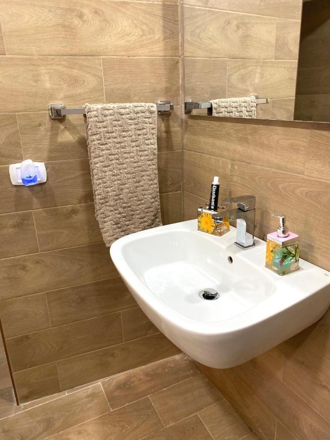Golden House Apartment Наполи Екстериор снимка