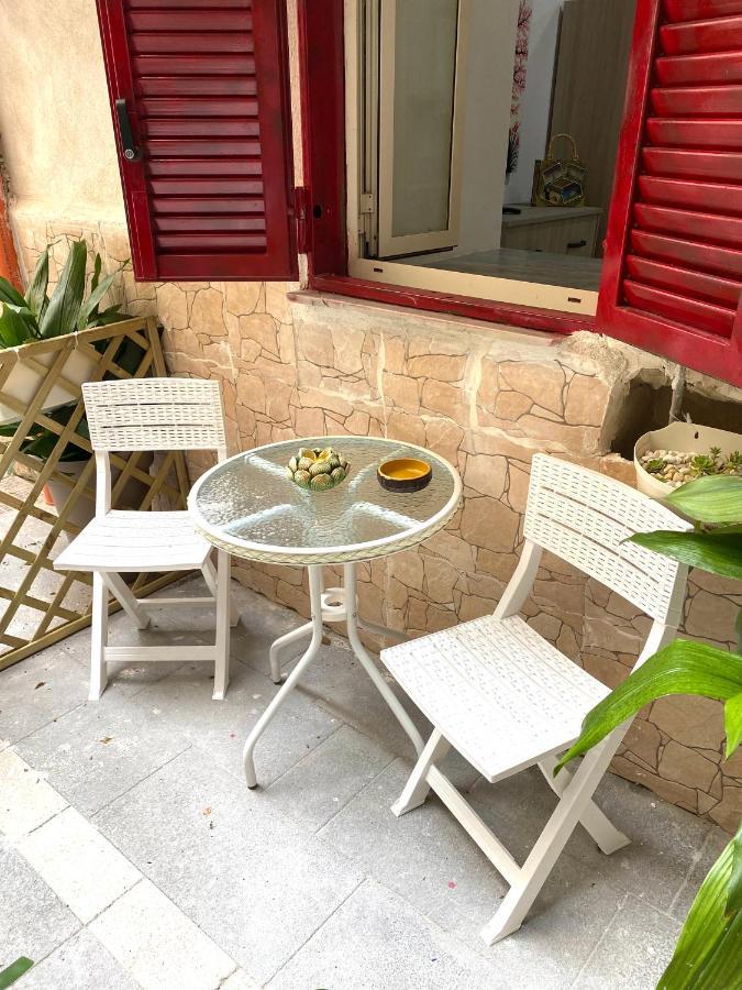 Golden House Apartment Наполи Екстериор снимка