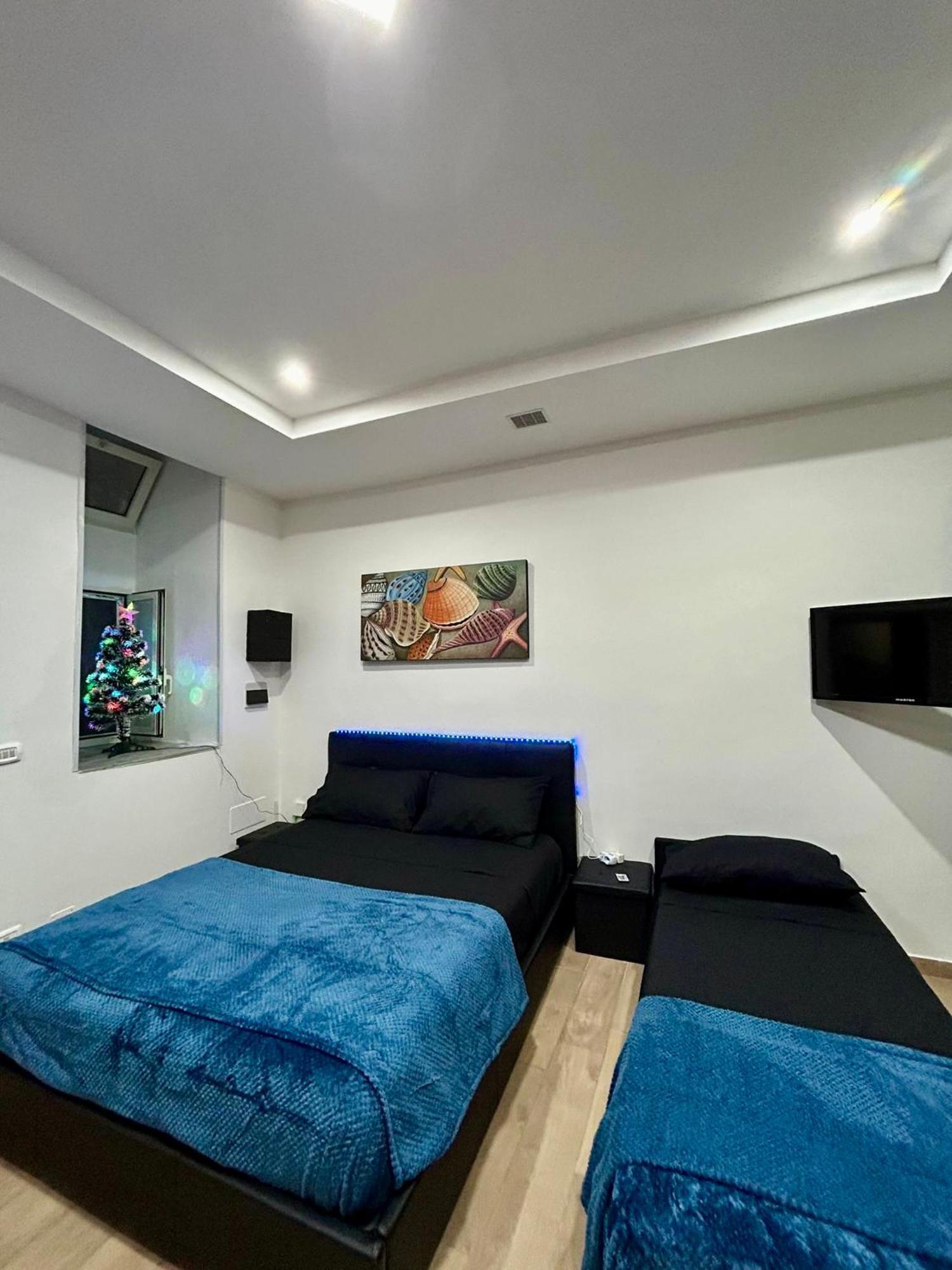 Golden House Apartment Наполи Екстериор снимка