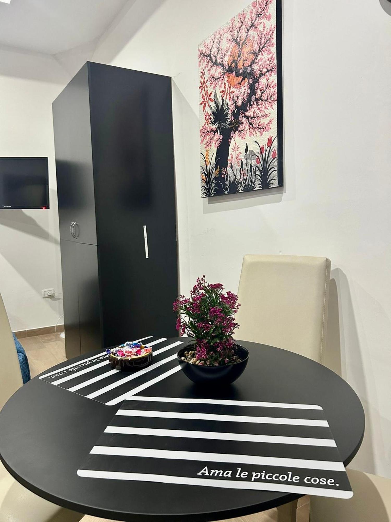 Golden House Apartment Наполи Екстериор снимка