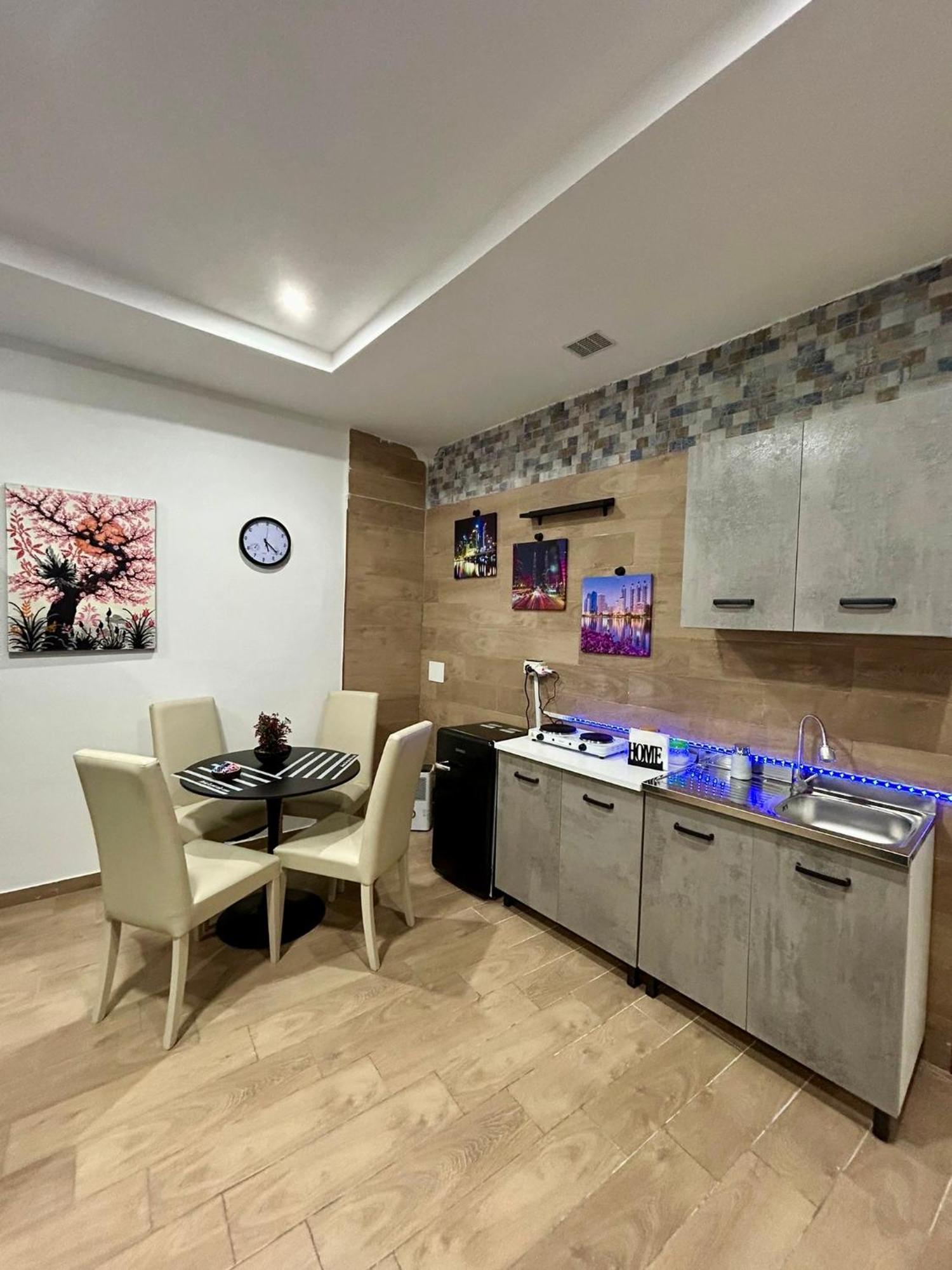 Golden House Apartment Наполи Екстериор снимка